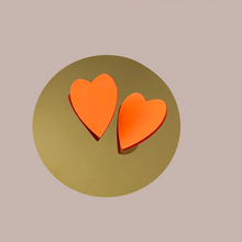 Charger l'image dans la galerie, Boucles d'oreilles cœur fluo "Amor"