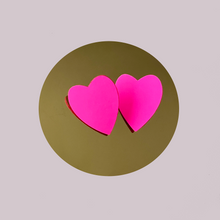 Charger l'image dans la galerie, Boucles d'oreilles cœur fluo "Amor"