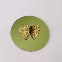 Charger l'image dans la galerie, Boucles d'oreilles en forme de Cœur Animal print