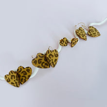 Charger l'image dans la galerie, Boucles d'oreilles en forme de Cœur Animal print