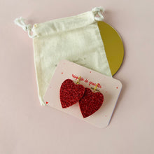 Charger l'image dans la galerie, Boucles d'oreilles en forme de cœur cuir pailletté