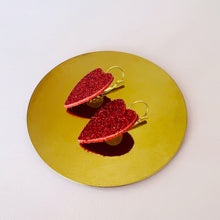 Charger l'image dans la galerie, Boucles d'oreilles en forme de cœur cuir pailletté