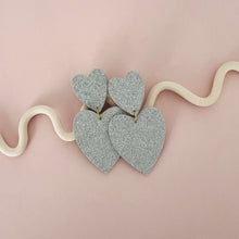 Charger l'image dans la galerie, Maxi boucles d'oreilles double cœur "Bonita" version paillettes