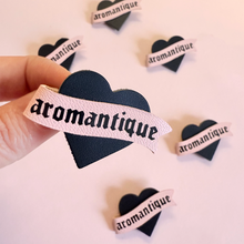 Charger l'image dans la galerie, Broche Aromantique