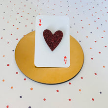 Charger l'image dans la galerie, Broche petite cœur en cuir pailleté