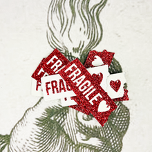 Charger l'image dans la galerie, Broche Fragile