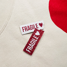 Charger l'image dans la galerie, Broche Fragile