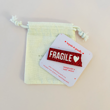 Charger l'image dans la galerie, Broche Fragile
