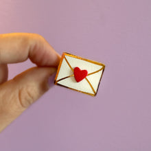 Charger l'image dans la galerie, Mini broche Enveloppe Cœur