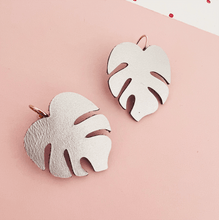 Charger l'image dans la galerie, Boucles d’oreilles Monstera