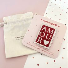 Charger l'image dans la galerie, Broche Timbre amour