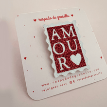 Charger l'image dans la galerie, Broche Timbre amour