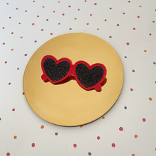 Charger l'image dans la galerie, Broche Lunettes de soleil coeur