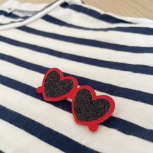 Charger l'image dans la galerie, Broche Lunettes de soleil coeur