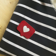 Charger l'image dans la galerie, Broche Like me