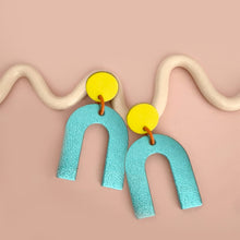 Charger l'image dans la galerie, Boucles d’oreilles arche colorées
