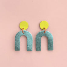 Charger l'image dans la galerie, Boucles d’oreilles arche colorées
