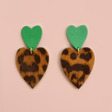 Charger l'image dans la galerie, Maxi boucles d'oreilles double cœur "Bonita"

