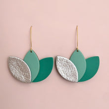 Charger l'image dans la galerie, Maxi boucles d'oreilles Fleur
