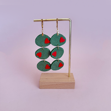 Charger l&#39;image dans la galerie, Boucles d&#39;oreilles trois olives

