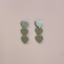 Charger l'image dans la galerie, Boucles d’oreilles 3 petits cœurs
