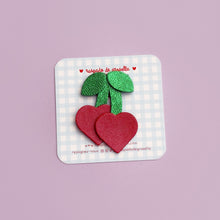 Charger l'image dans la galerie, Broche Cerise
